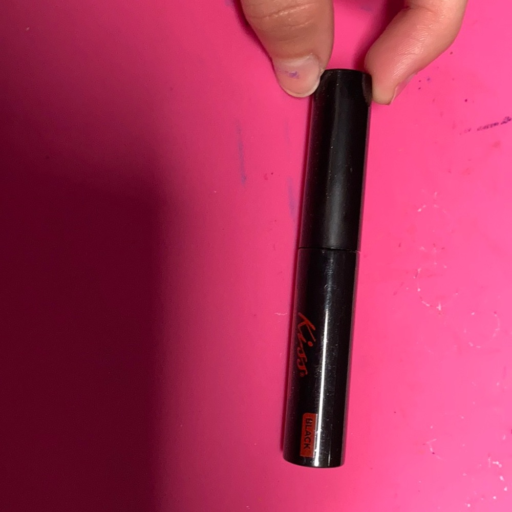 Kiss Strip Lash Adhesive